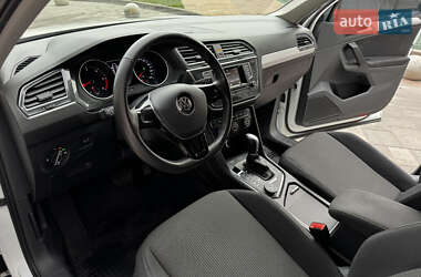 Внедорожник / Кроссовер Volkswagen Tiguan 2017 в 