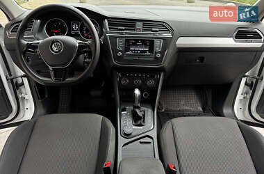 Внедорожник / Кроссовер Volkswagen Tiguan 2017 в 