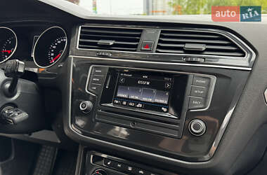 Внедорожник / Кроссовер Volkswagen Tiguan 2017 в 