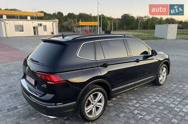 Внедорожник / Кроссовер Volkswagen Tiguan 2018 в 