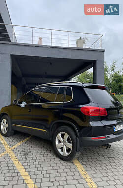 Позашляховик / Кросовер Volkswagen Tiguan 2011 в 
