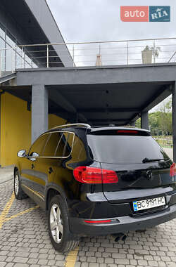 Позашляховик / Кросовер Volkswagen Tiguan 2011 в 