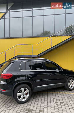 Позашляховик / Кросовер Volkswagen Tiguan 2011 в 