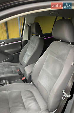 Позашляховик / Кросовер Volkswagen Tiguan 2011 в 