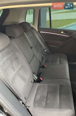 Позашляховик / Кросовер Volkswagen Tiguan 2011 в 