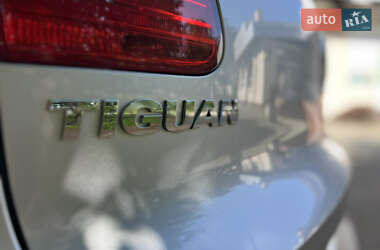 Внедорожник / Кроссовер Volkswagen Tiguan 2015 в 