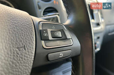 Внедорожник / Кроссовер Volkswagen Tiguan 2015 в 