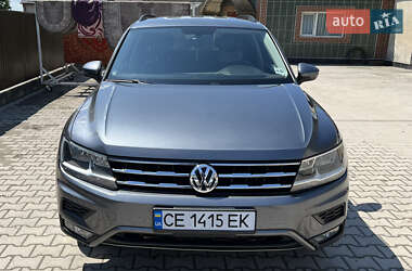 Внедорожник / Кроссовер Volkswagen Tiguan 2017 в 