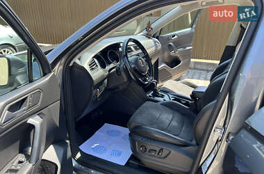Внедорожник / Кроссовер Volkswagen Tiguan 2017 в 