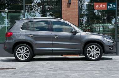Позашляховик / Кросовер Volkswagen Tiguan 2013 в 