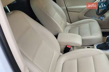 Позашляховик / Кросовер Volkswagen Tiguan 2013 в 