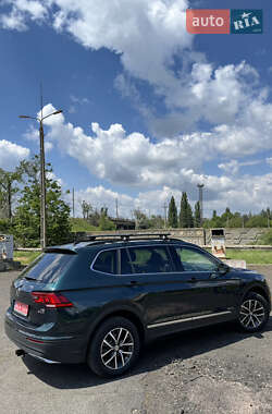Позашляховик / Кросовер Volkswagen Tiguan 2017 в 