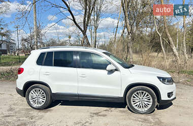 Внедорожник / Кроссовер Volkswagen Tiguan 2014 в 