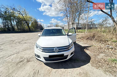 Внедорожник / Кроссовер Volkswagen Tiguan 2014 в 