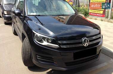 Внедорожник / Кроссовер Volkswagen Tiguan 2015 в 