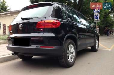 Внедорожник / Кроссовер Volkswagen Tiguan 2015 в 