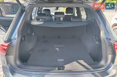 Внедорожник / Кроссовер Volkswagen Tiguan 2021 в 