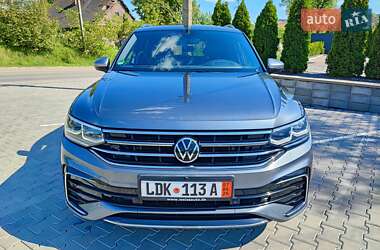 Внедорожник / Кроссовер Volkswagen Tiguan 2021 в 