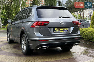 Внедорожник / Кроссовер Volkswagen Tiguan 2017 в 