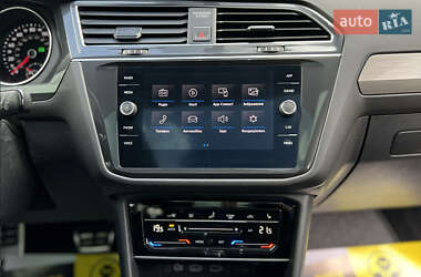 Внедорожник / Кроссовер Volkswagen Tiguan 2017 в 