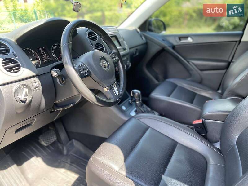 Позашляховик / Кросовер Volkswagen Tiguan 2015 в Києві