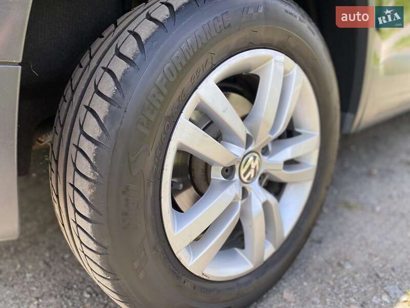 Позашляховик / Кросовер Volkswagen Tiguan 2015 в Києві