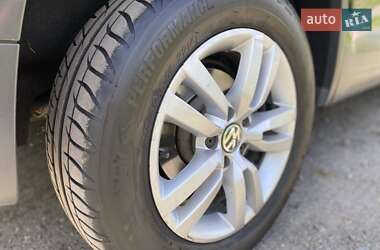 Внедорожник / Кроссовер Volkswagen Tiguan 2015 в 