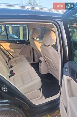 Внедорожник / Кроссовер Volkswagen Tiguan 2010 в 
