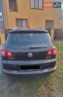 Внедорожник / Кроссовер Volkswagen Tiguan 2010 в 