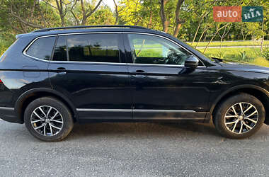 Внедорожник / Кроссовер Volkswagen Tiguan 2018 в 
