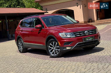 Внедорожник / Кроссовер Volkswagen Tiguan 2017 в 