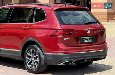 Внедорожник / Кроссовер Volkswagen Tiguan 2017 в 