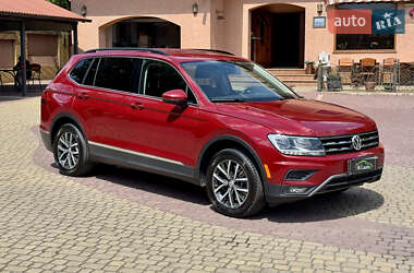 Внедорожник / Кроссовер Volkswagen Tiguan 2017 в 