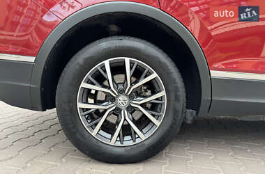 Внедорожник / Кроссовер Volkswagen Tiguan 2019 в 