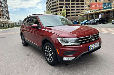 Внедорожник / Кроссовер Volkswagen Tiguan 2019 в 