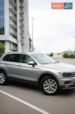 Внедорожник / Кроссовер Volkswagen Tiguan 2019 в 