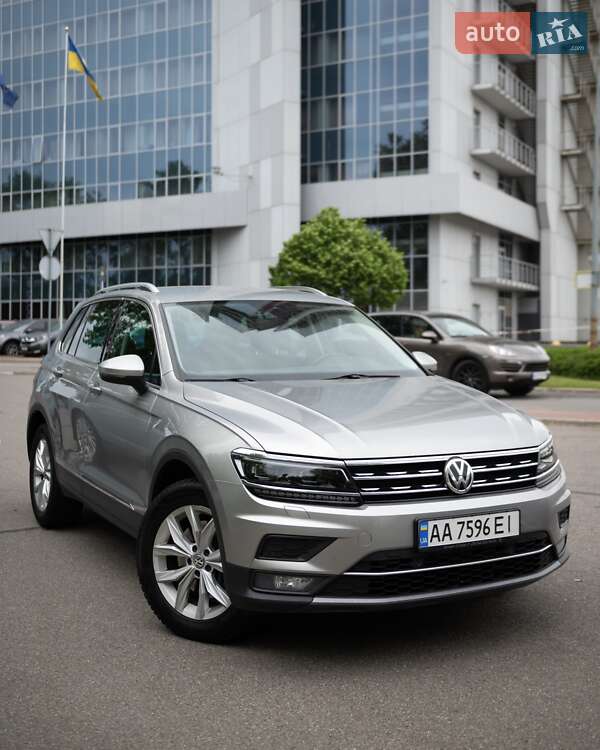 Внедорожник / Кроссовер Volkswagen Tiguan 2019 в 