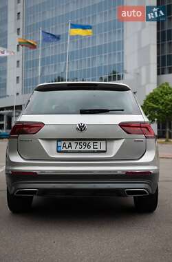 Внедорожник / Кроссовер Volkswagen Tiguan 2019 в 