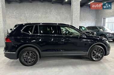 Внедорожник / Кроссовер Volkswagen Tiguan 2024 в 