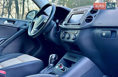 Внедорожник / Кроссовер Volkswagen Tiguan 2017 в 
