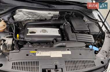 Позашляховик / Кросовер Volkswagen Tiguan 2014 в 