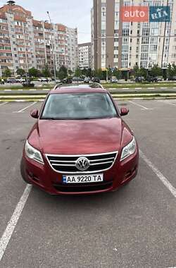 Позашляховик / Кросовер Volkswagen Tiguan 2011 в 