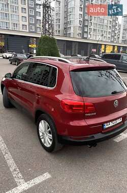 Позашляховик / Кросовер Volkswagen Tiguan 2011 в 