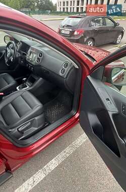 Позашляховик / Кросовер Volkswagen Tiguan 2011 в 