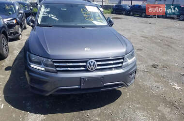 Внедорожник / Кроссовер Volkswagen Tiguan 2017 в 