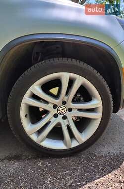 Внедорожник / Кроссовер Volkswagen Tiguan 2015 в 