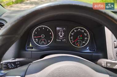 Внедорожник / Кроссовер Volkswagen Tiguan 2015 в 