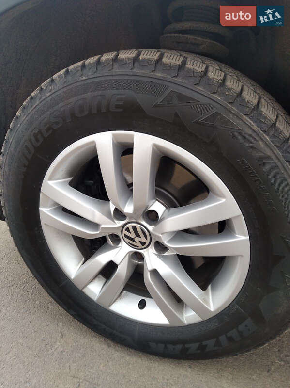 Внедорожник / Кроссовер Volkswagen Tiguan 2012 в Ровно