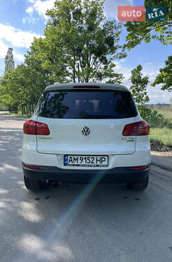 Внедорожник / Кроссовер Volkswagen Tiguan 2014 в 