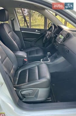 Внедорожник / Кроссовер Volkswagen Tiguan 2014 в 